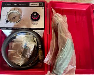 Snap On cylinder leak detector model MT324