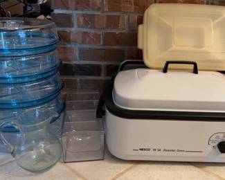 Nesco 18QT Roaster Oven Plastic Entertainment Trays