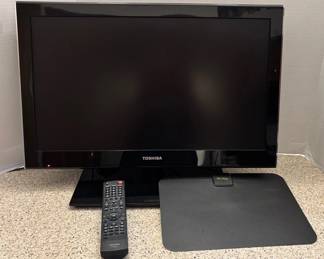 Toshiba LCD TV DVD Combo With Remote And Antan Antenna
