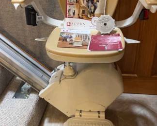 02 Acorn Superglide 130 Straight Stair Lift With Manual Remotes