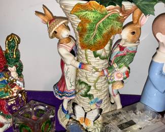 Fitz & Floyd, Old World Rabbit vase 