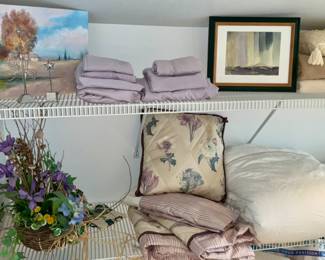 Linens, Blankets, 
