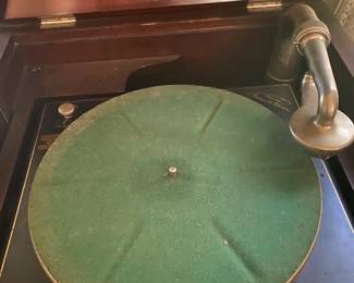 Edison Felt Turn Table with Brass Needle