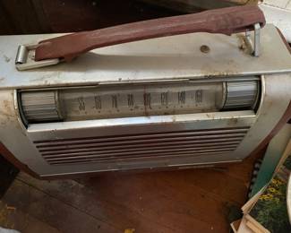 Vintage RCA Victrola Alum. Radio