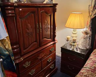 Lovely dark cherry finish bedroom furniture set