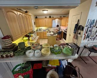Dinner sets of dishes