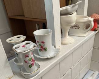 Pretty rose bathroom counter set