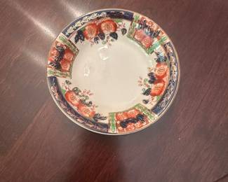 These are the dishes Eduardo displayed on the dining room table.   Next picture shows you the manufacturer’s name.   