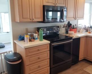 Kitchen cabinetry: Designer by Medallion