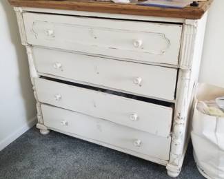 Handcrafted 4-drawer chest of drawers