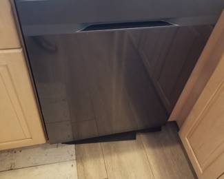 Samsung dishwasher with stainless steel interior