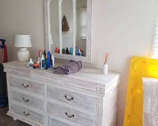 8-drawer dresser (two hidden drawers); mirror