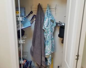 Wire rack closet systems