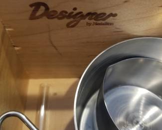 Kitchen cabinetry: Designer by Medallion