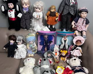 Marilyn Monroe, precious moment groom& bride Robbie rabbit baseball boy magician boy 125 anniversary 1996 goebel 1990/ build a bear animal boys