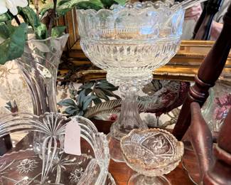 Period punch bowl on stand and lots more glass 