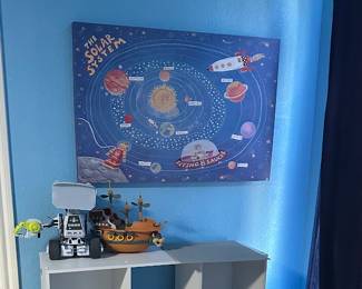 Kids’ room decor and storage