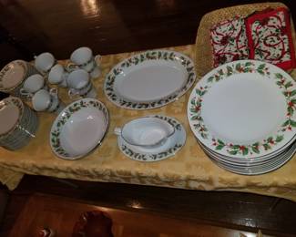 Vintage Christmas Dish Set