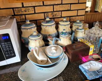 Nice canister set