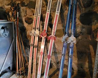 Cross country skis