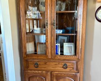 Corner hutch
