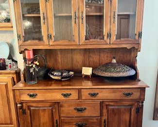Super nice hutch!