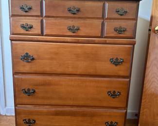 Thomasville maple chest of drawers