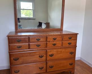 Thomasville maple dresser with mirror