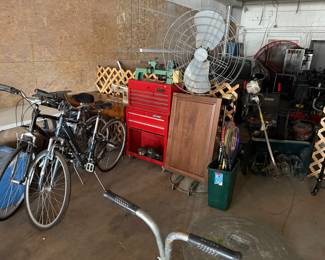 Men’s and women’s Diamond Back Bikes