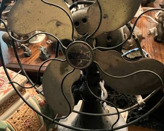 Vintage Emerson works ! Needs new cord!