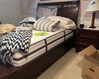 Bedroom set w mattress 