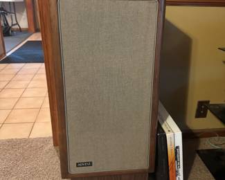 Advent original loud speakers 
Henery kloss mcm 
1960’s set of 4 
All working sound is amazing 