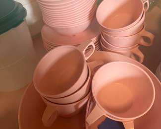 Malloware pink dishes 