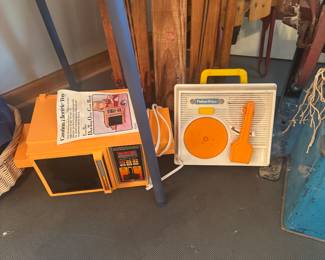 Easy bake over 1986
Working fidget price turntable w records 