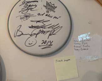 Please look signed drum heads from multiple legendary musicians 
Mostly other drummers from  different bands 