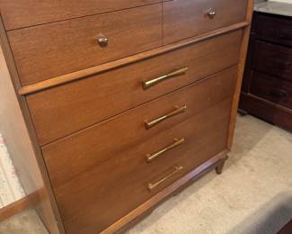 Mcm dresser 