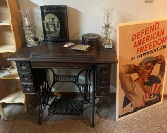 Singer original sewing table w machine 
1900’s she’s in beautiful shape 
