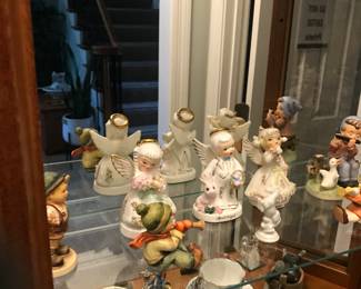 Items Located In The Hallway Outside The 2nd Bedroom