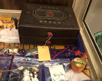 Items Located In The Dining Room