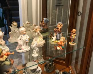 Items Located In The Hallway Outside The 2nd Bedroom