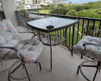 Lanai table and chairs