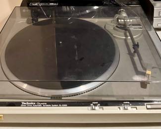 Technics Quartz Record Player
