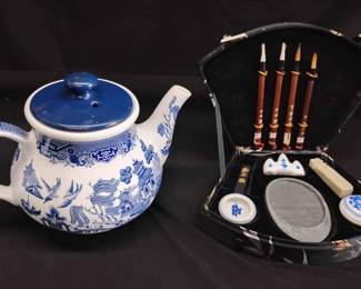 BO310Chinese Calligraphy Set And Teapot