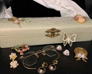 BO357Vintage Lady Costume Jewelry