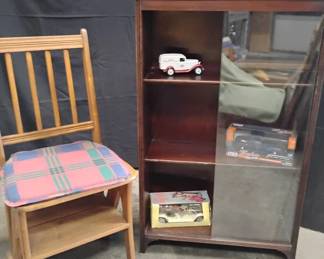B0306Vintage Hutch With Chair