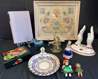BO362Scandinavian Collectibles And Decor