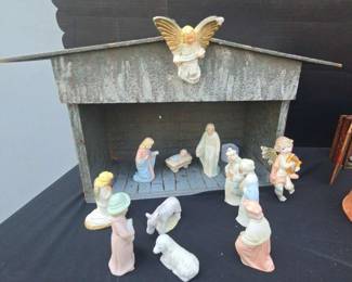 CT108The Christopher Collection 12 piece nativity scene