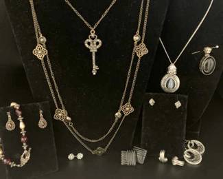 CT237Key Costume Jewelry
