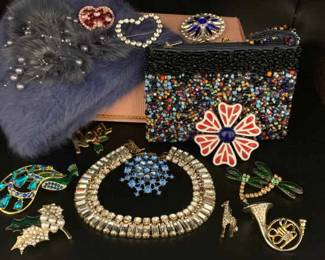 BO403Vintage Brooches And Accessories