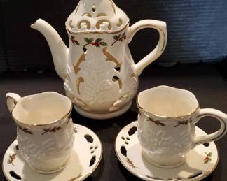 TA257RChristmas Teacups And Votive Candle Holder